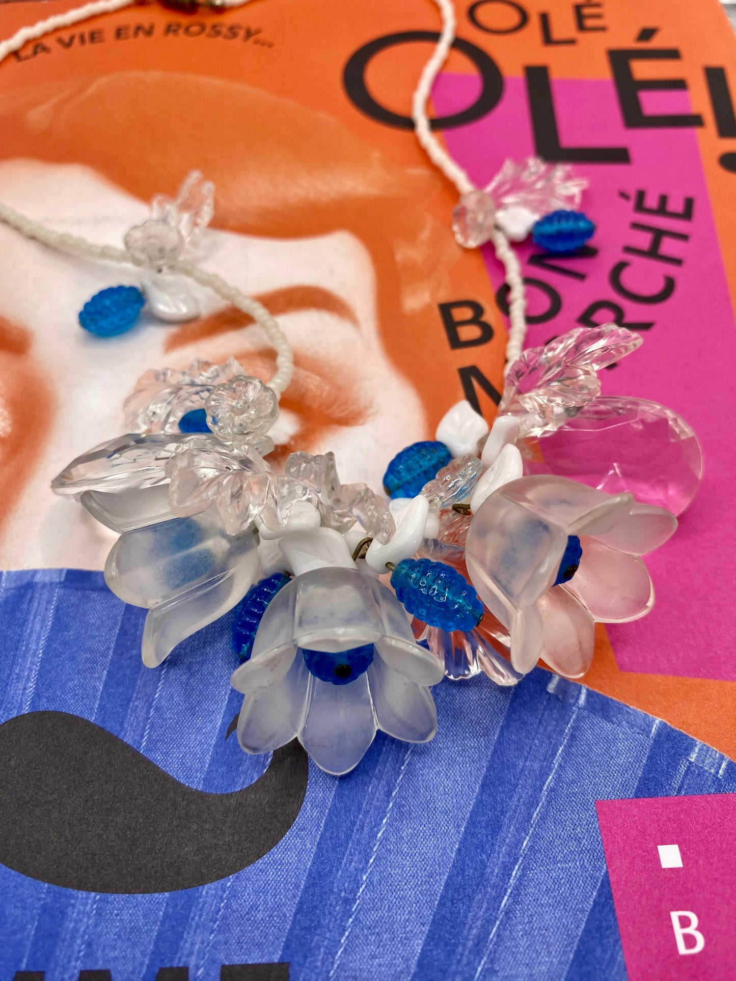 60’s floral necklace
