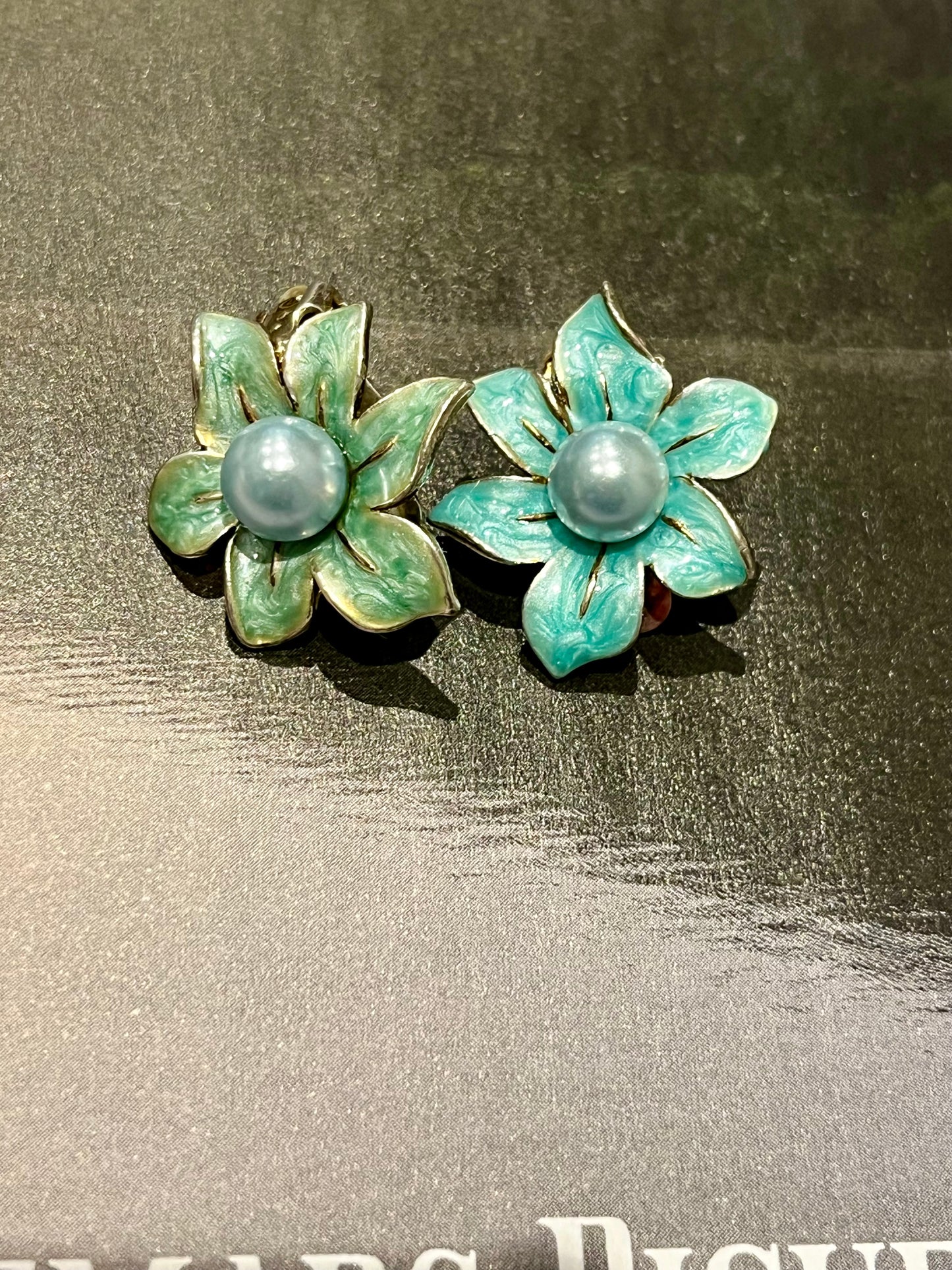 1960s Blue pearly clips