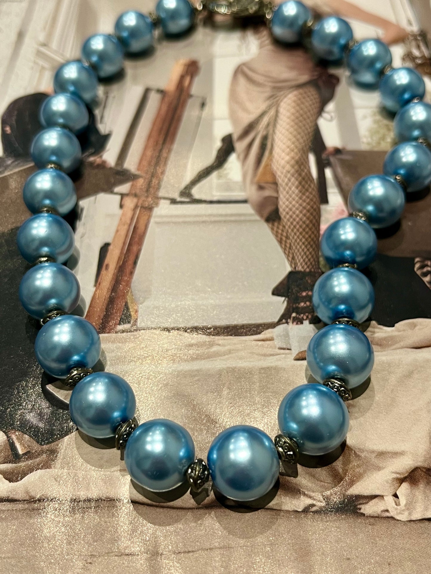 Peacock 1930s blue pearls necklace