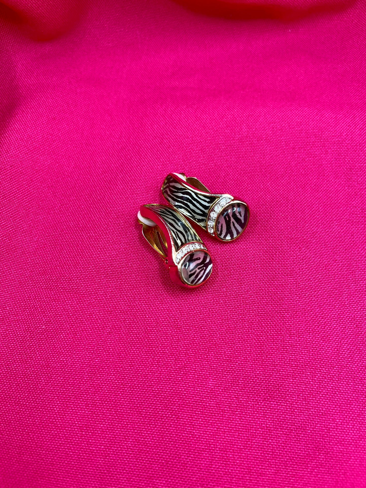 80s Zebra clips