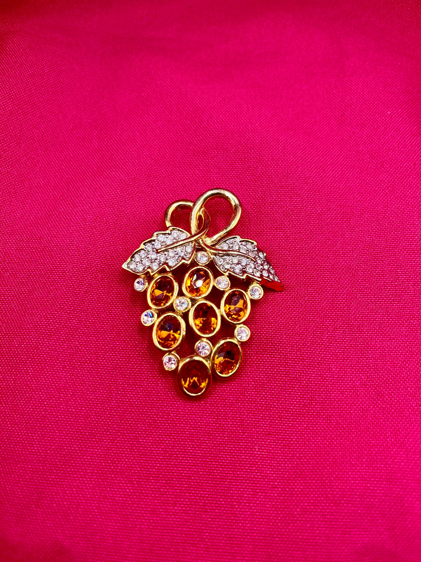 Grapes pendant