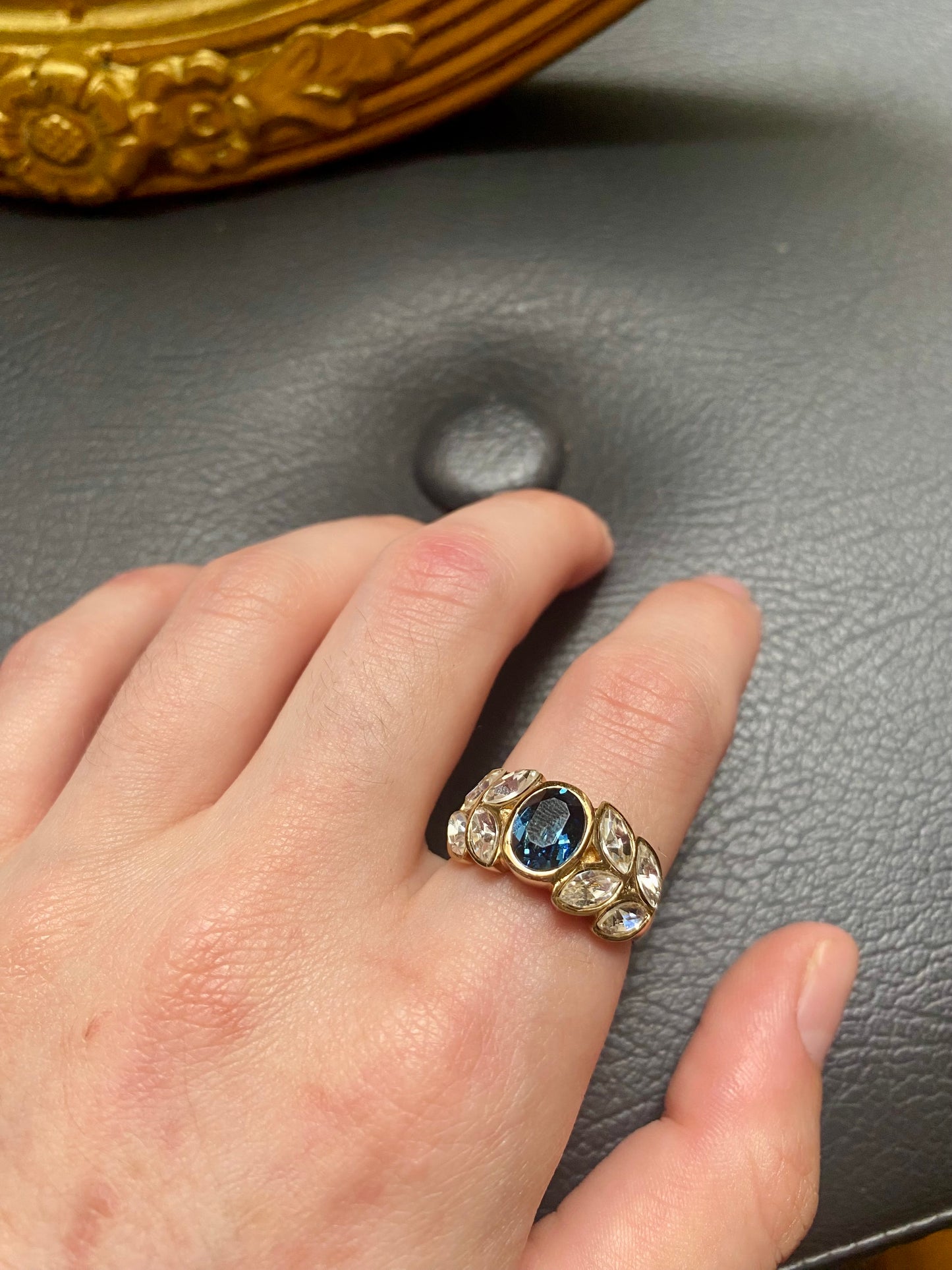 White leaves ring