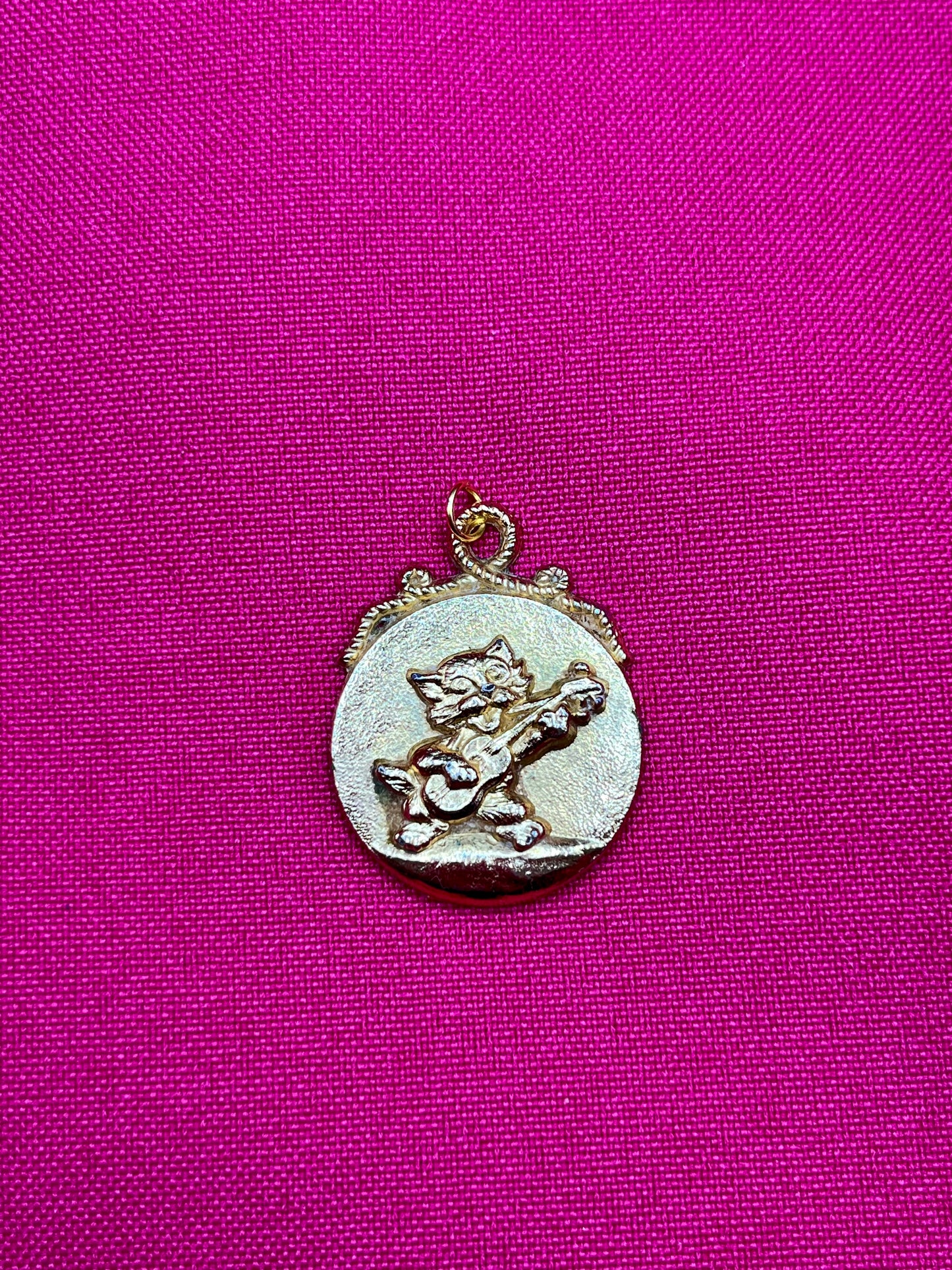Funny cat gold pendant