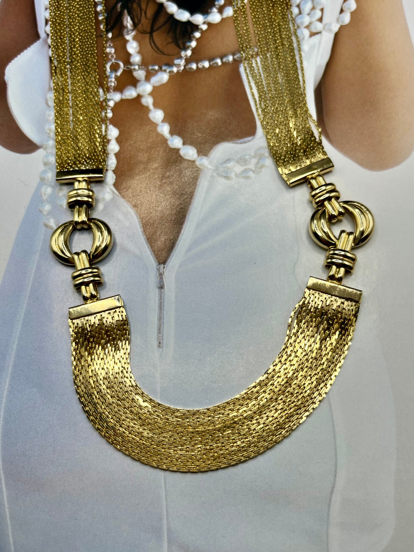 Gold iconic necklace