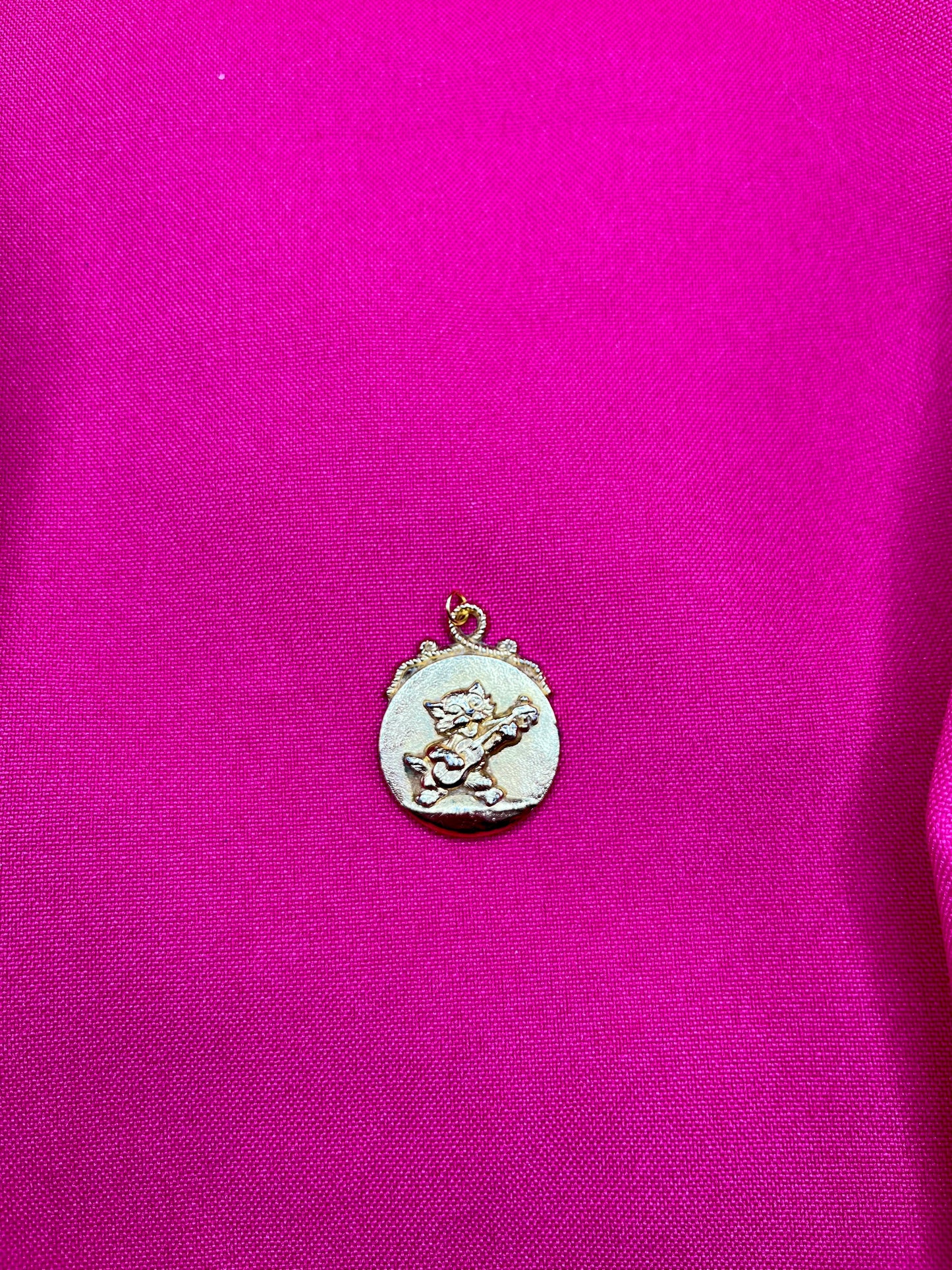 Funny cat gold pendant