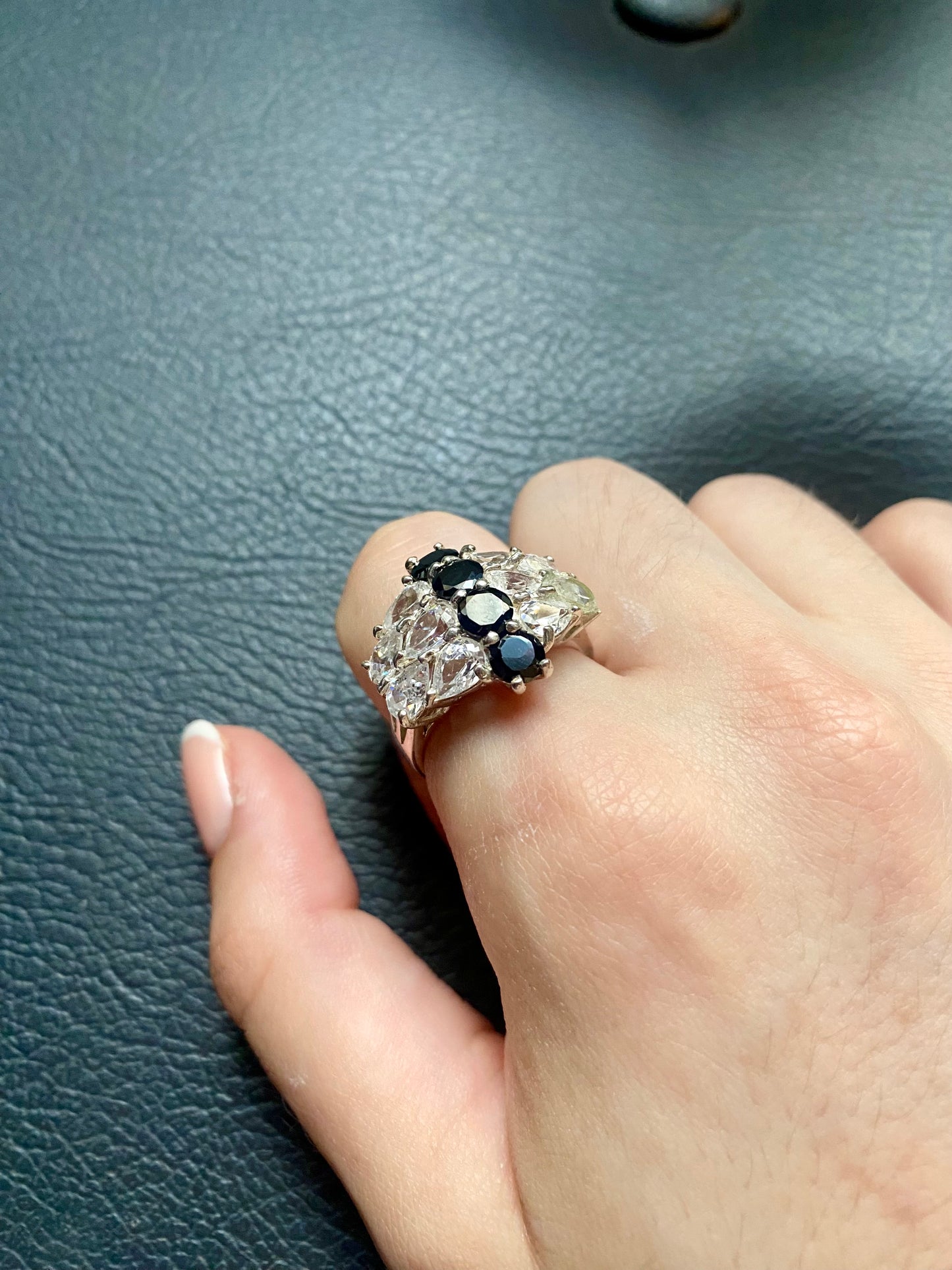 Black&white ring