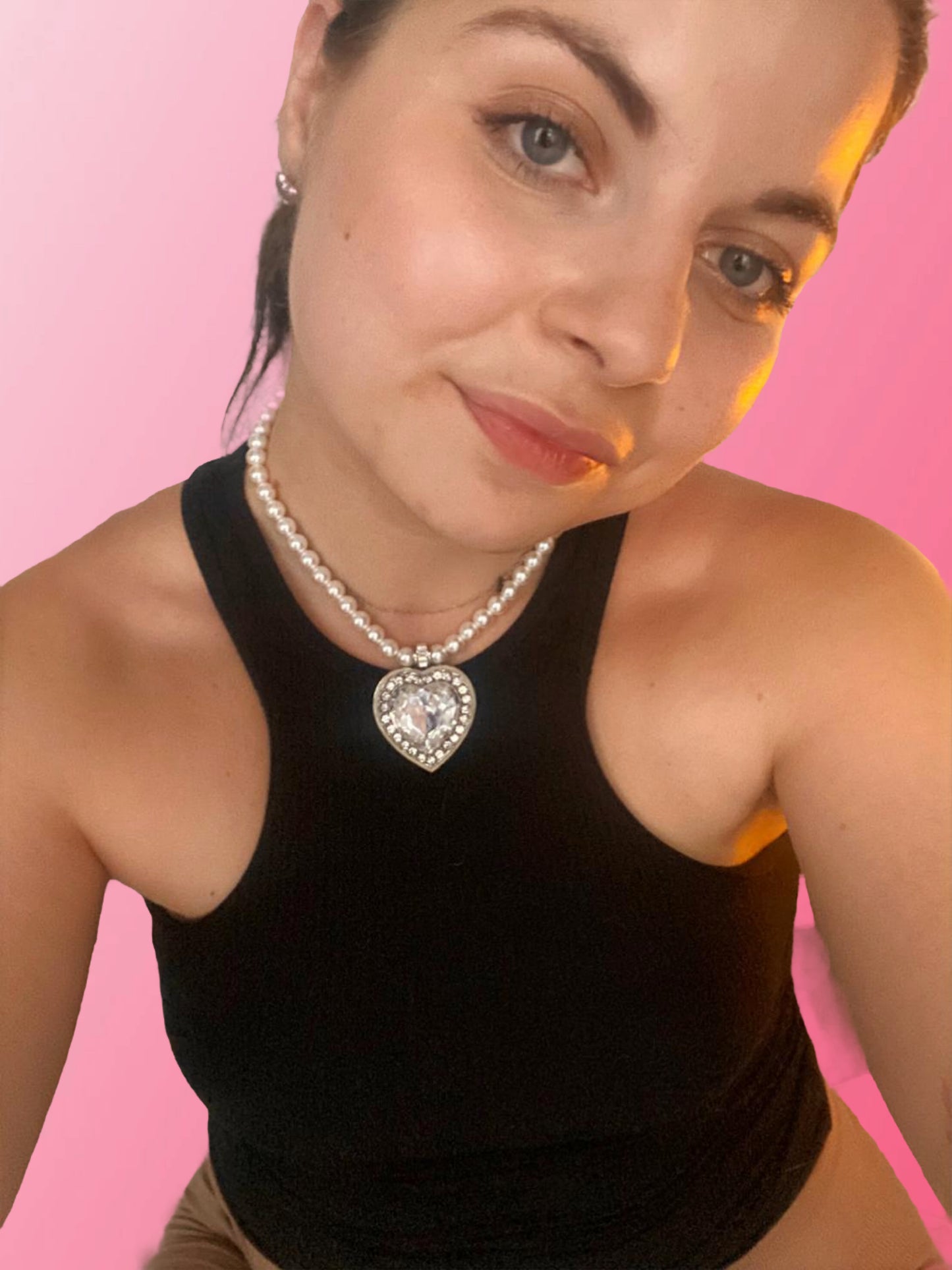 Collier de perles et cœur en cristal
