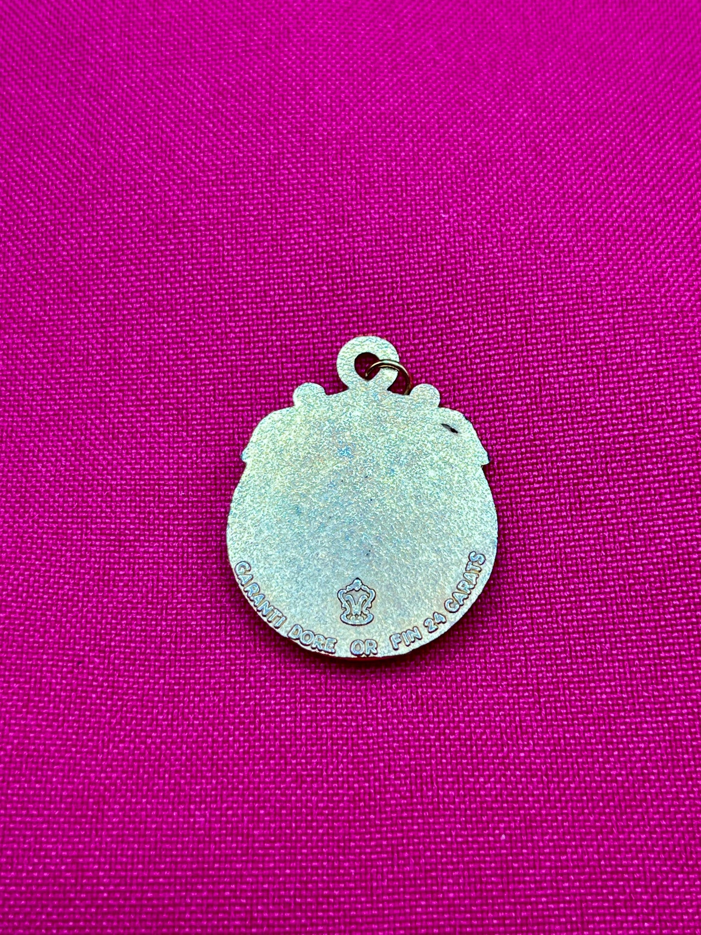 Funny cat gold pendant