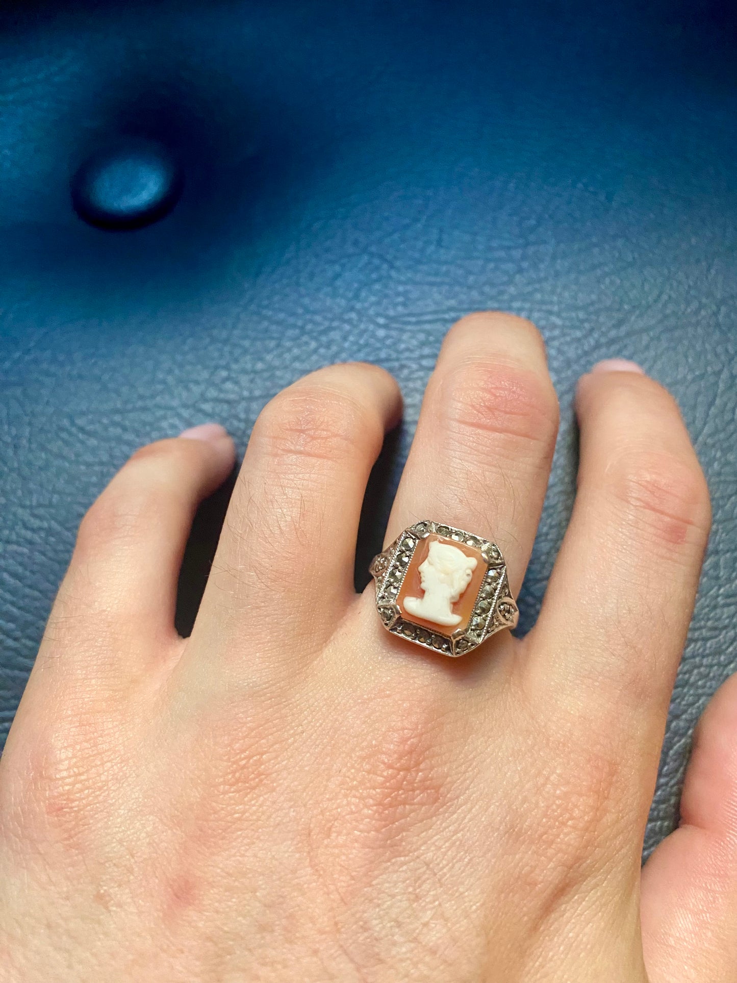 Bague en argent camée