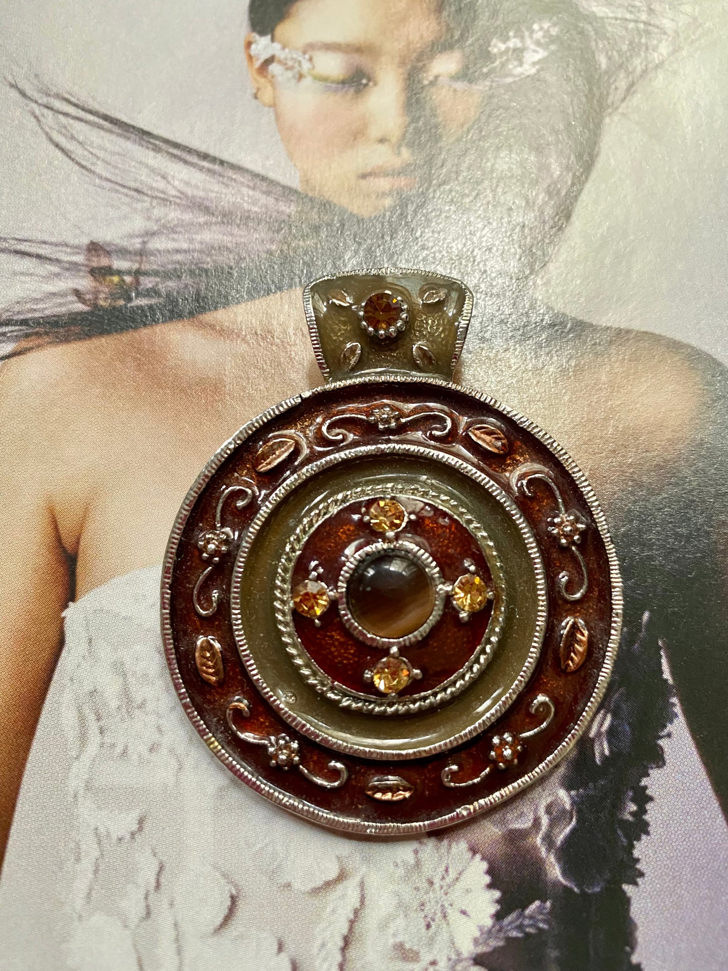 Pendentif marron