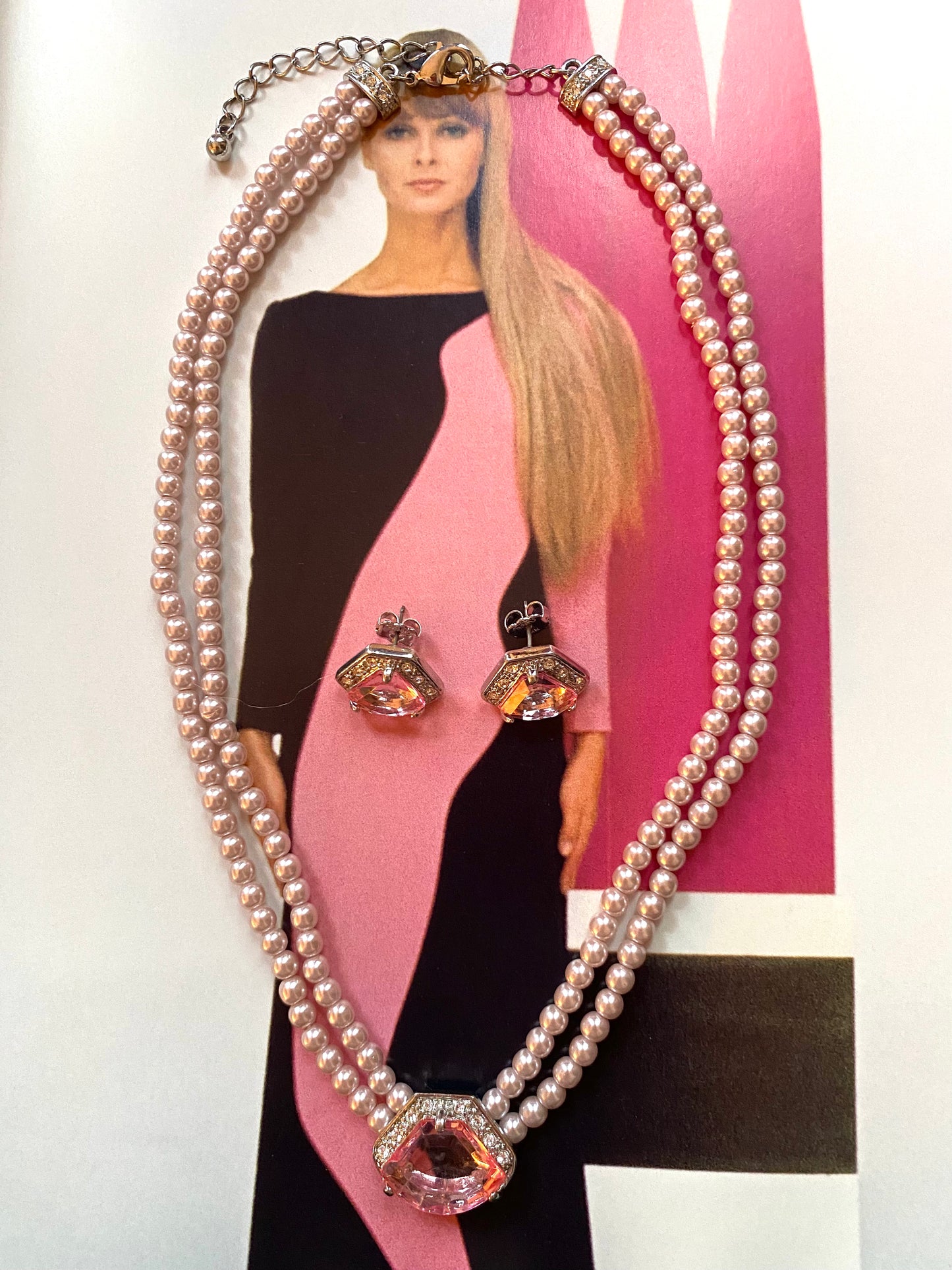 Pink pearls set