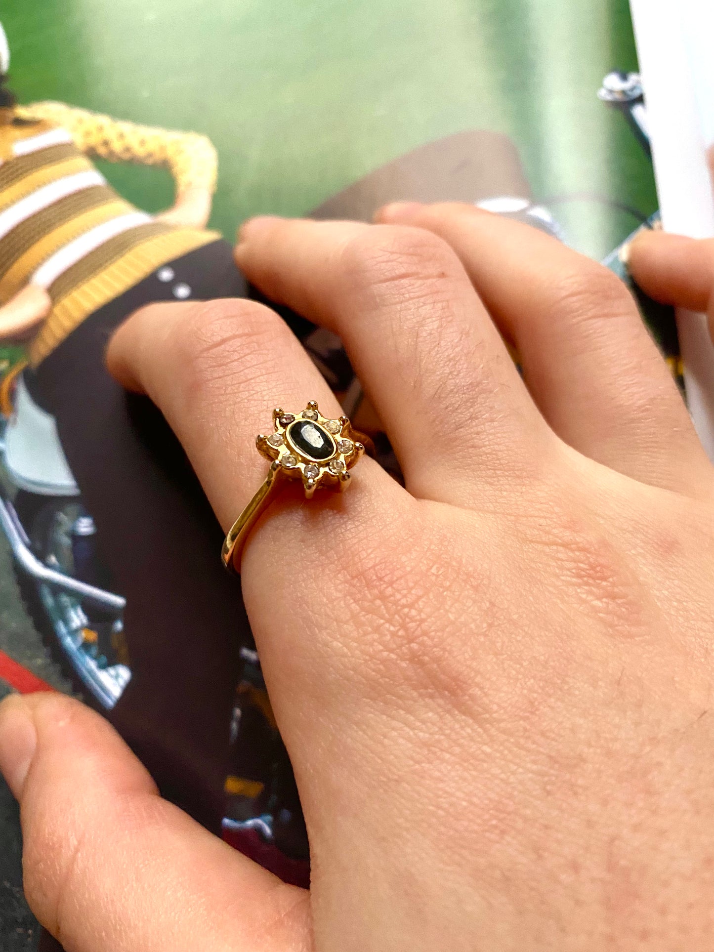 18k daisy ring