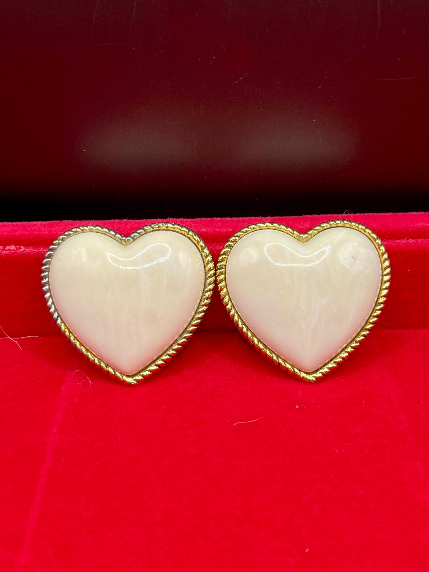 Oversize heart clips