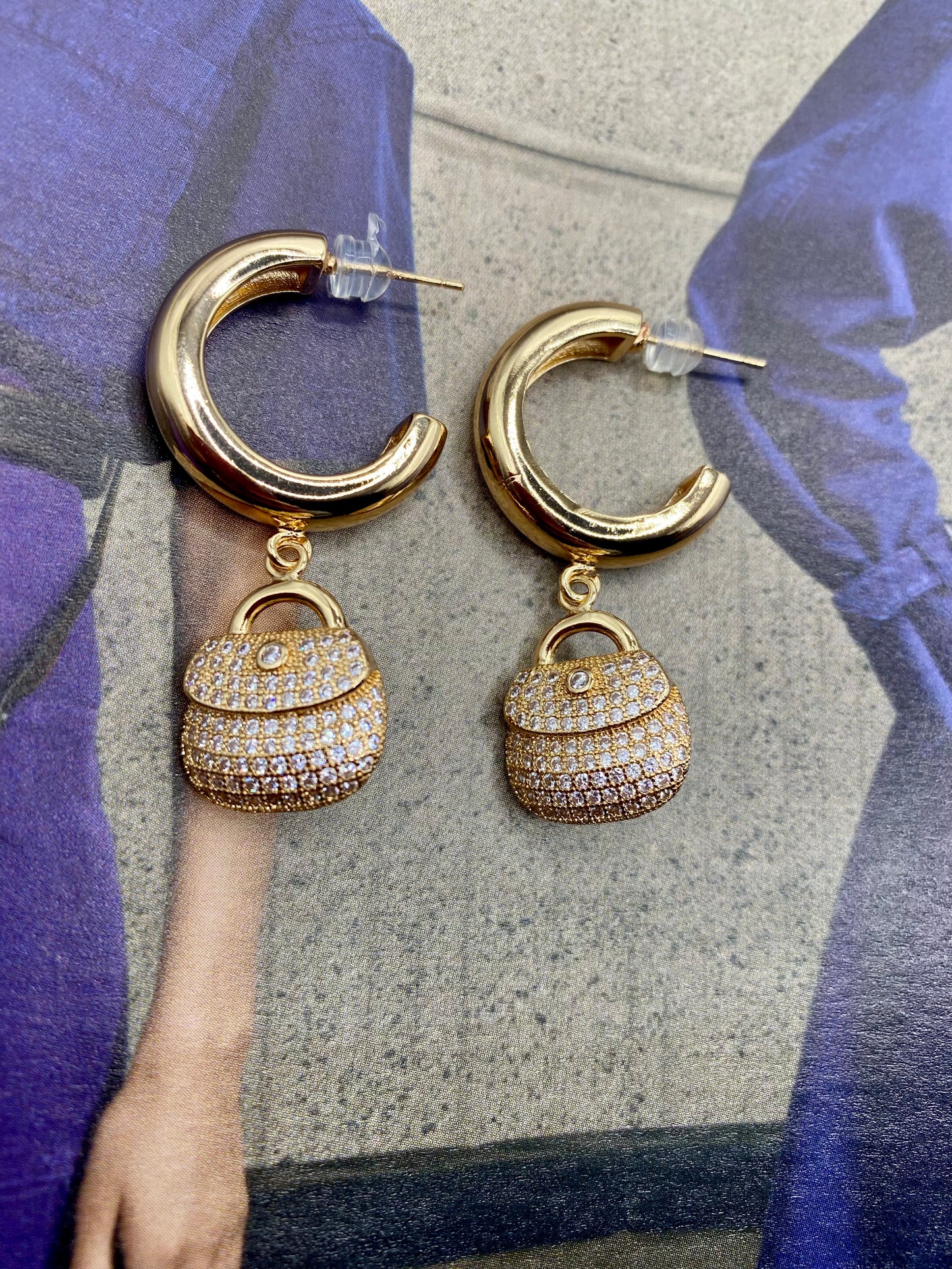 Hoop it-bag earrings