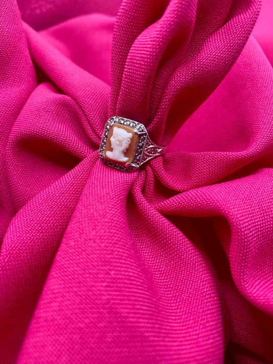 Bague en argent camée