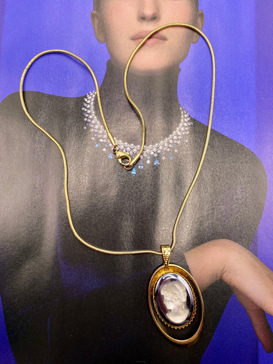 Gorgeous cameo necklace