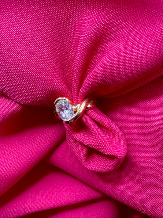 80’s solitaire style ring