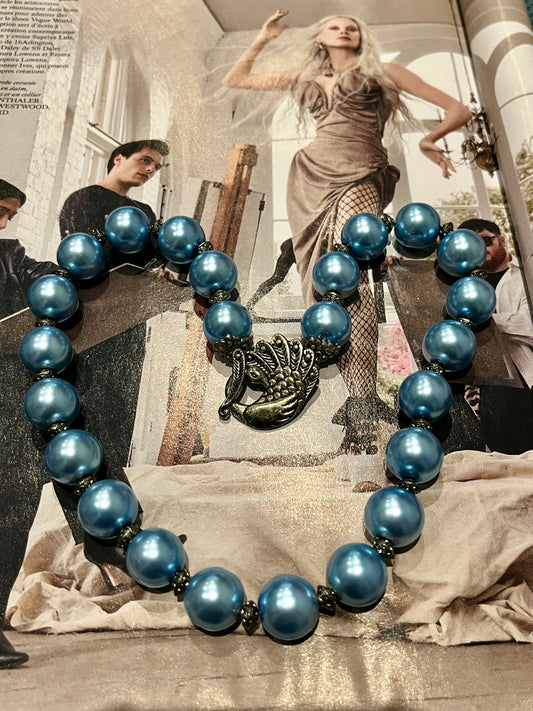 Peacock 1930s blue pearls necklace