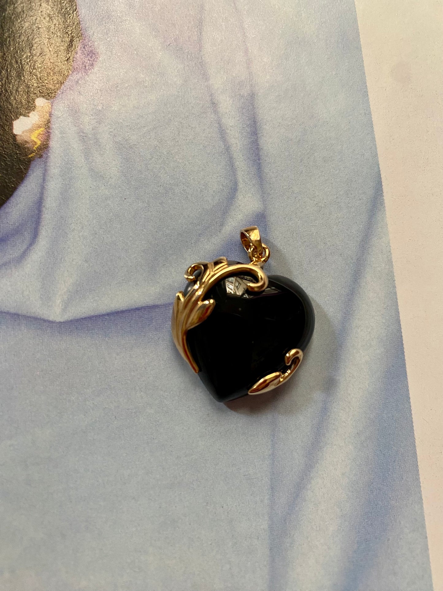 Black heart pendant