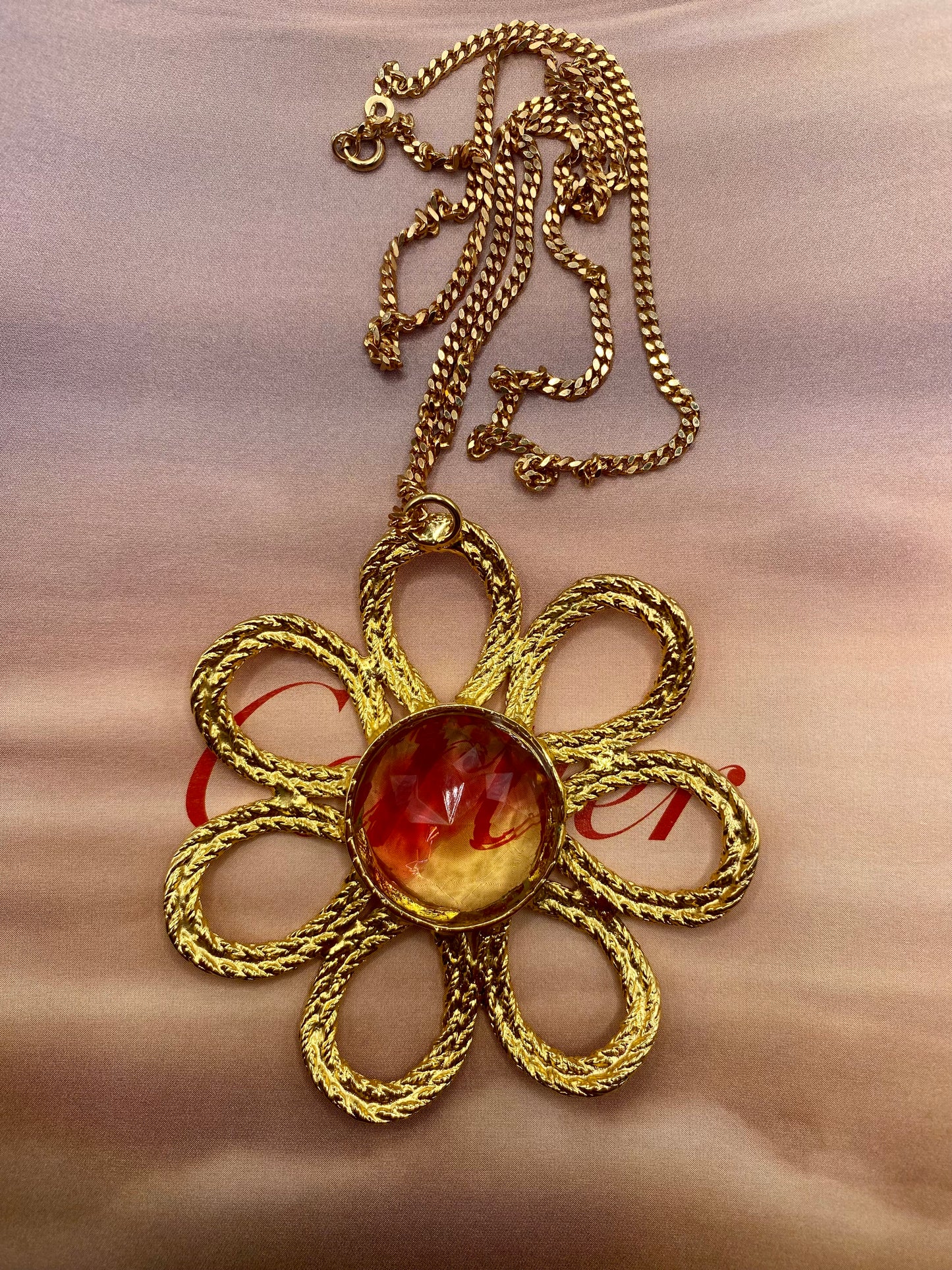 Flower mood necklace