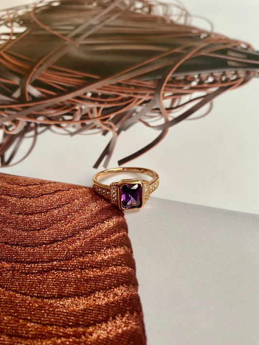 Square solitaire ring