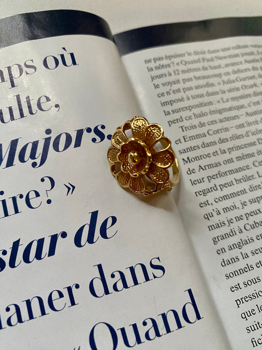 Gold flower ring