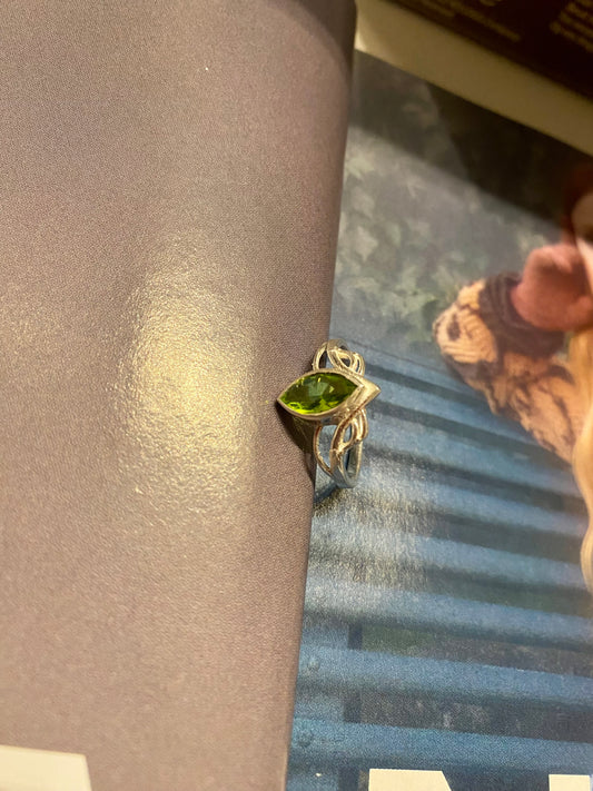 Green stone ring