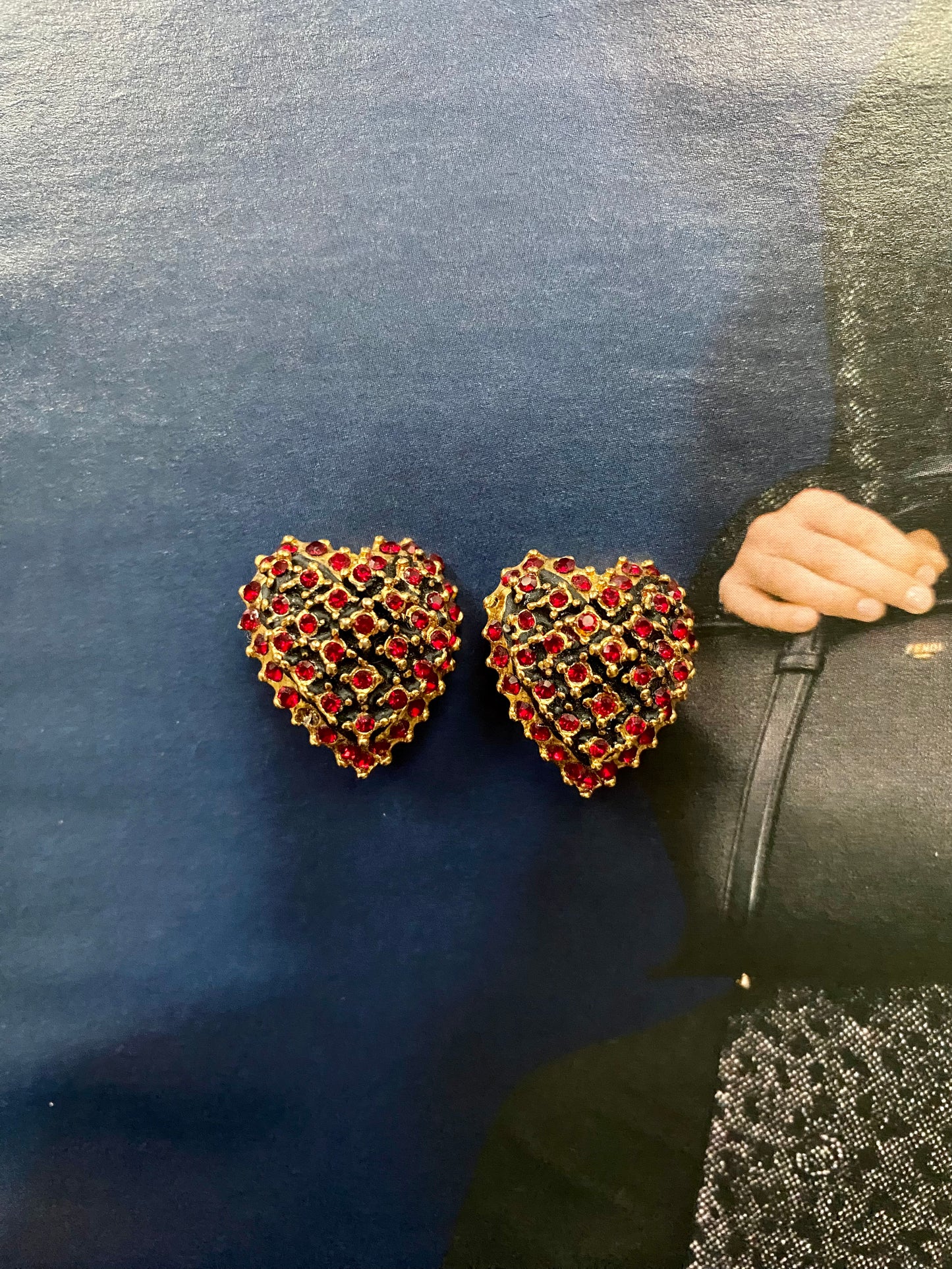 Red heart clips