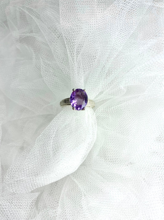 Amethyst solitaire ring