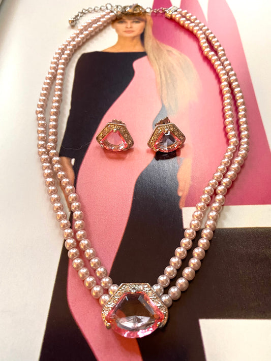 Pink pearls set