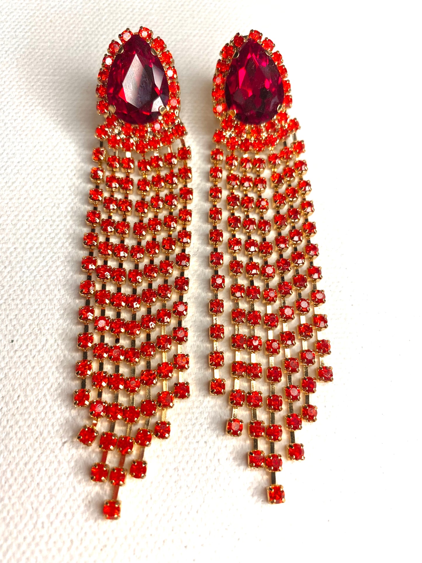 Boucles d’oreilles pendantes rouges